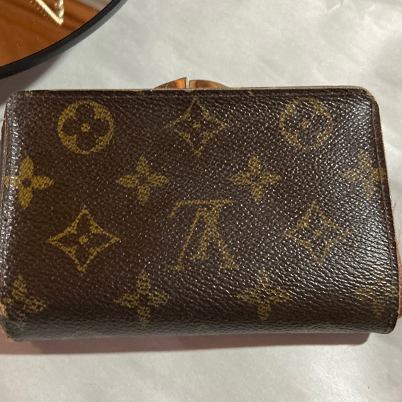 Louis Vuitton Kiss lock wallet - Picture 3 of 17